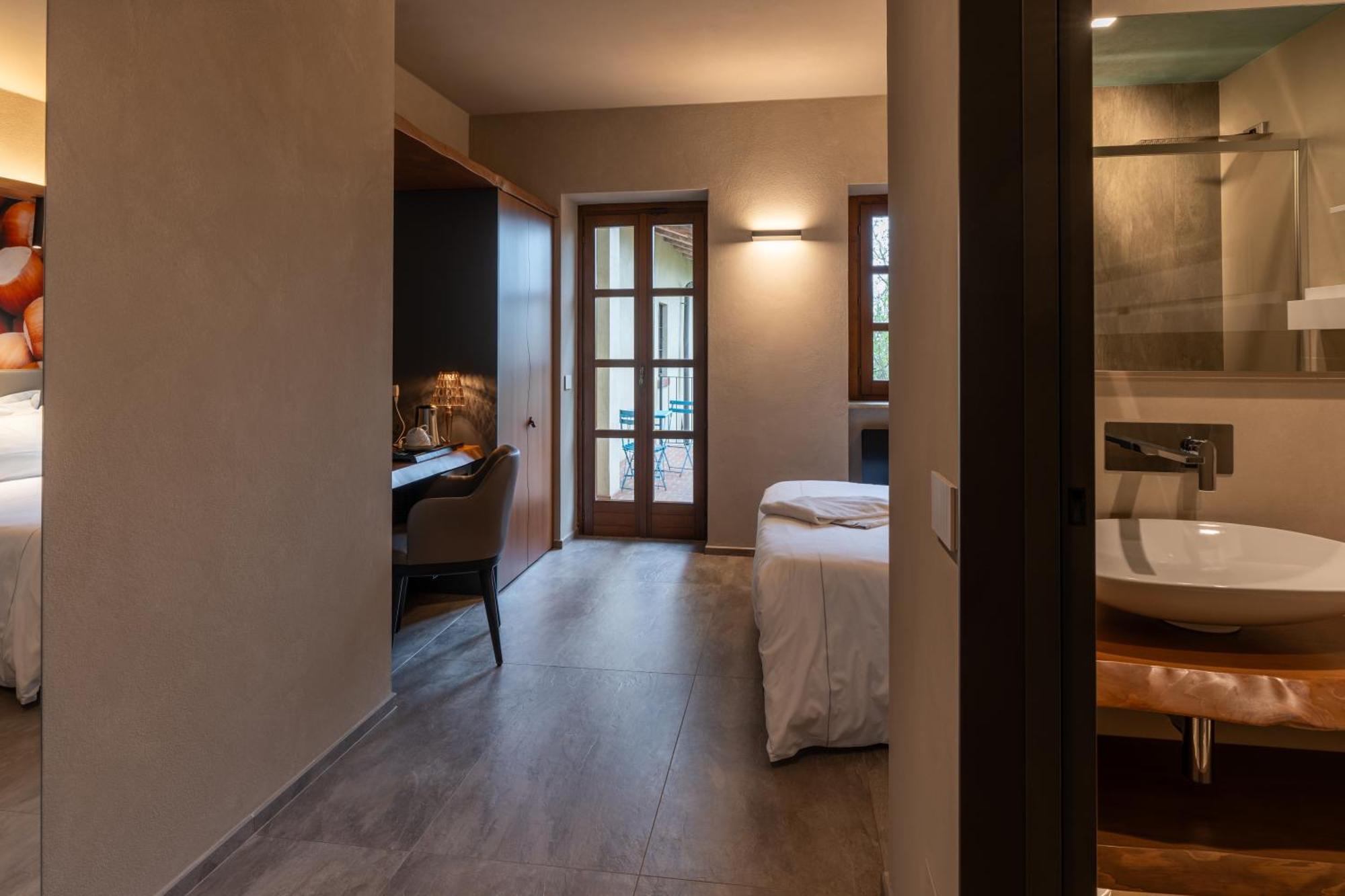 Il Vigneto Guest House Roddi Luaran gambar